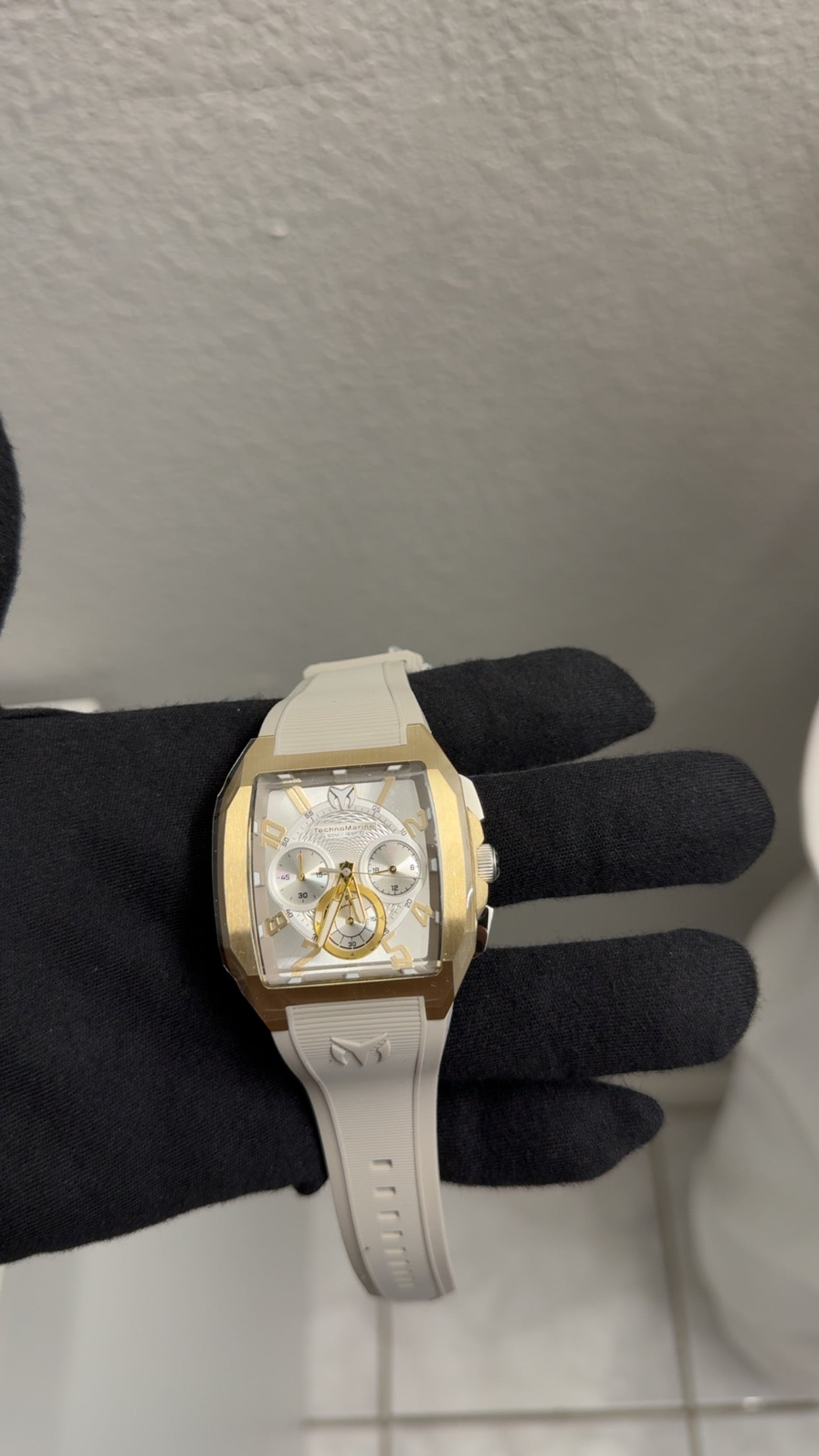 TechnoMarine Aqua Quadrant Men Gold Stainles Steel Grey Ruber  (TM225118)